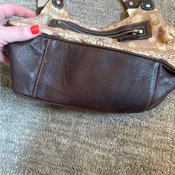 UGG Signature Madison Shoulder Bag – NWT - Picture 4 of 4